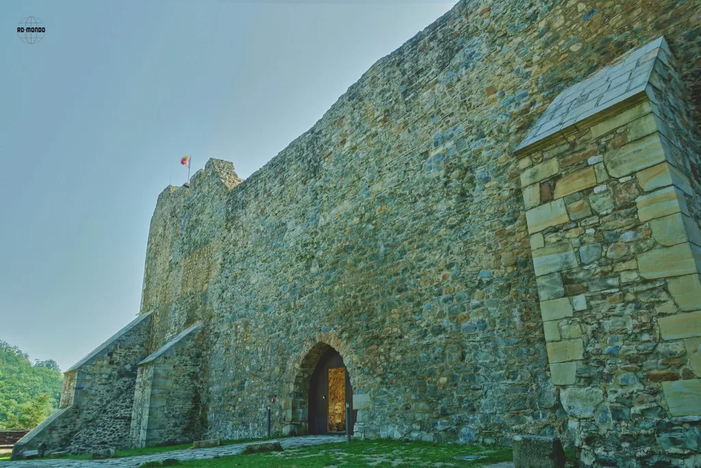 Cetatea Neamț - exterior